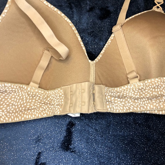 Warner’s woman’s Bra 36B Wireless - Picture 8 of 9